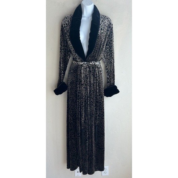 Diamond Tea Other - Vintage Diamond Tea Velvet Robe M Leopard Print Metallic Dressing Gown Tassels